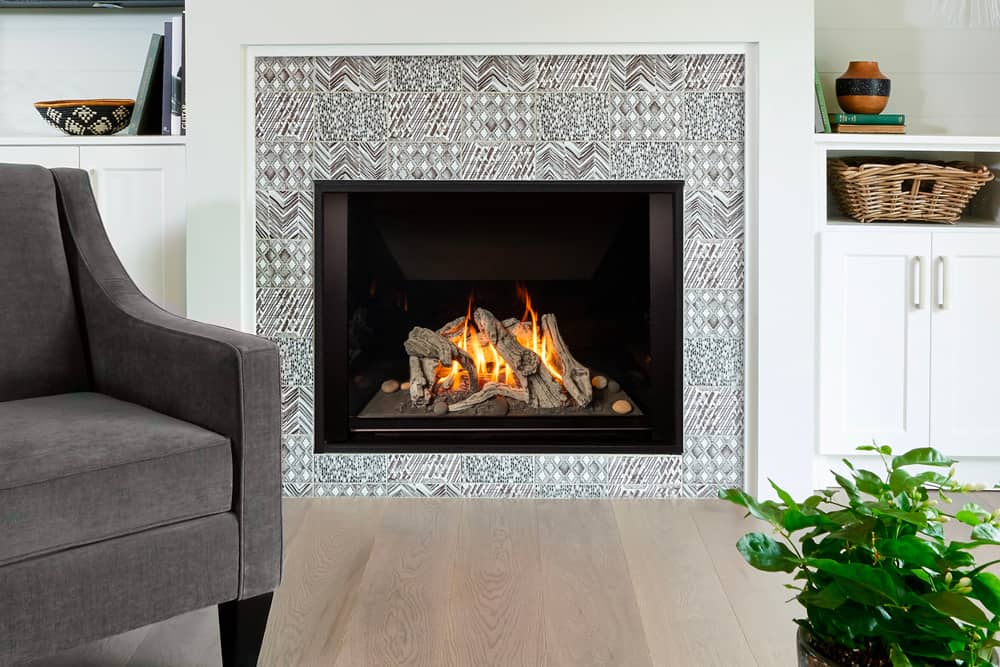 Valor H6 gas fireplace with driftwood and reflective glass liner