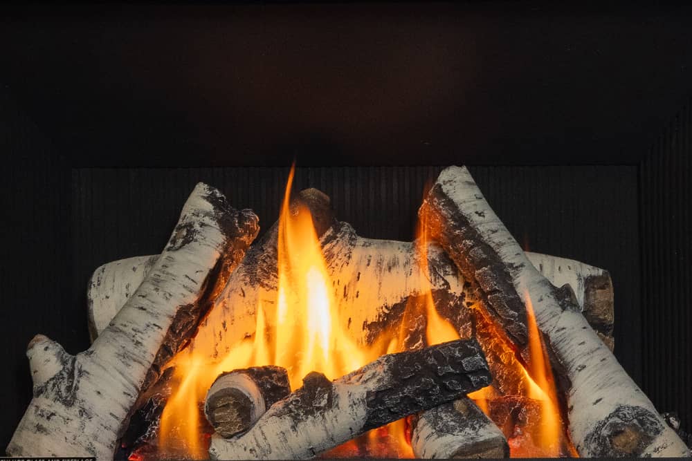 Valor Horizon gas fireplace birch logs